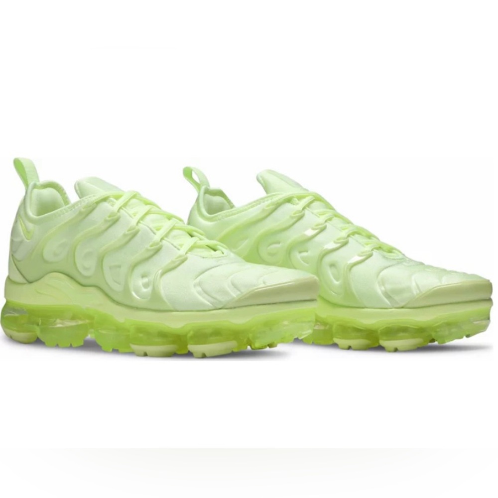 NIKE WOMEN’S AIR VAPORMAX PLUS ‘BARELY VOLT'